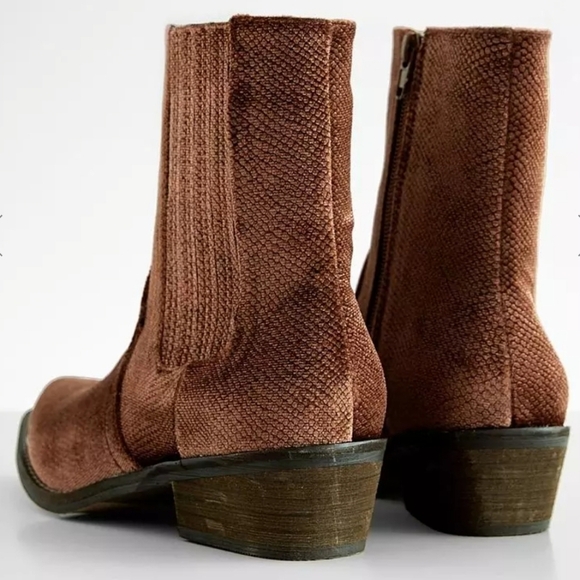 ARiderGirl Eagle Velvet Ankle Boots - Picture 3 of 7